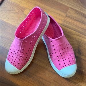 Native Bright Pink slip-on Sneakers